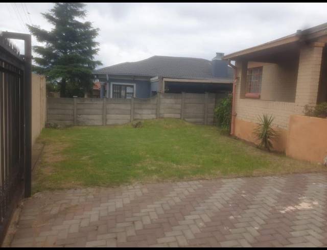 2 BEDROOM HOUSE FOR SALE IN SOUTH HILLS